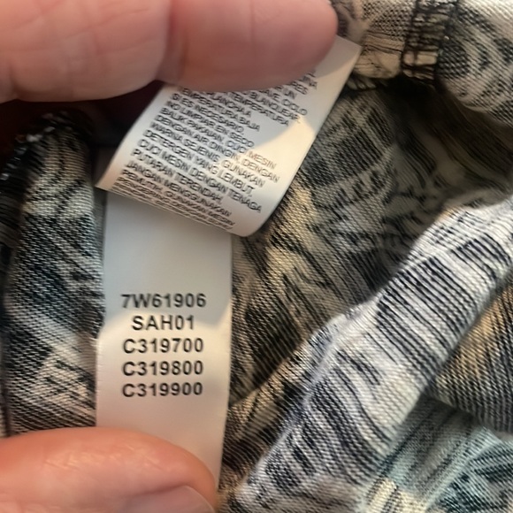 LUCKY BRAND Large Boho top. Excellent like new condition.black and cream floral - Picture 9 of 10